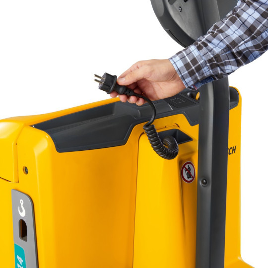 Transpalet electric EJE 114, capacitate de încărcare 1400 kg, lungime furci 1150 mm