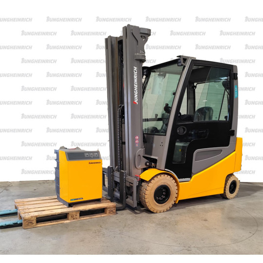 Electrostivuitor Jungheinrich EFG 425k, capacitate 2500 kg, înălțime de ridicare 5500 mm