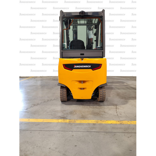 Electrostivuitor Jungheinrich EFG 425k, capacitate 2500 kg, înălțime de ridicare 5500 mm