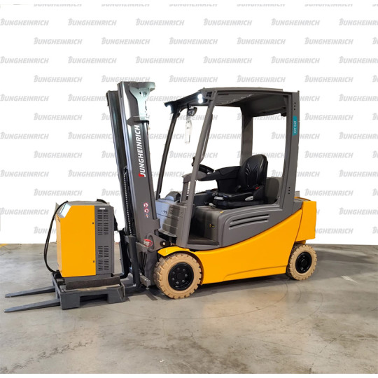 Electrostivuitor Jungheinrich EFG 320, capacitate 2000 kg, înălțime de ridicare 4400 mm