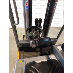 Electrostivuitor Jungheinrich EFG 320, capacitate 2000 kg, înălțime de ridicare 4400 mm