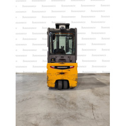 Electrostivuitor Jungheinrich EFG 215, capacitate 1500 kg, înălțime de ridicare 6000 mm