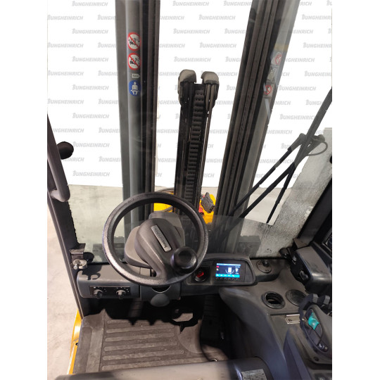 Electrostivuitor Jungheinrich EFG 215, capacitate 1500 kg, înălțime de ridicare 6000 mm