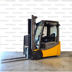 Electrostivuitor Jungheinrich EFG 216k, capacitate 1600 kg, înălțime de ridicare 3300 mm