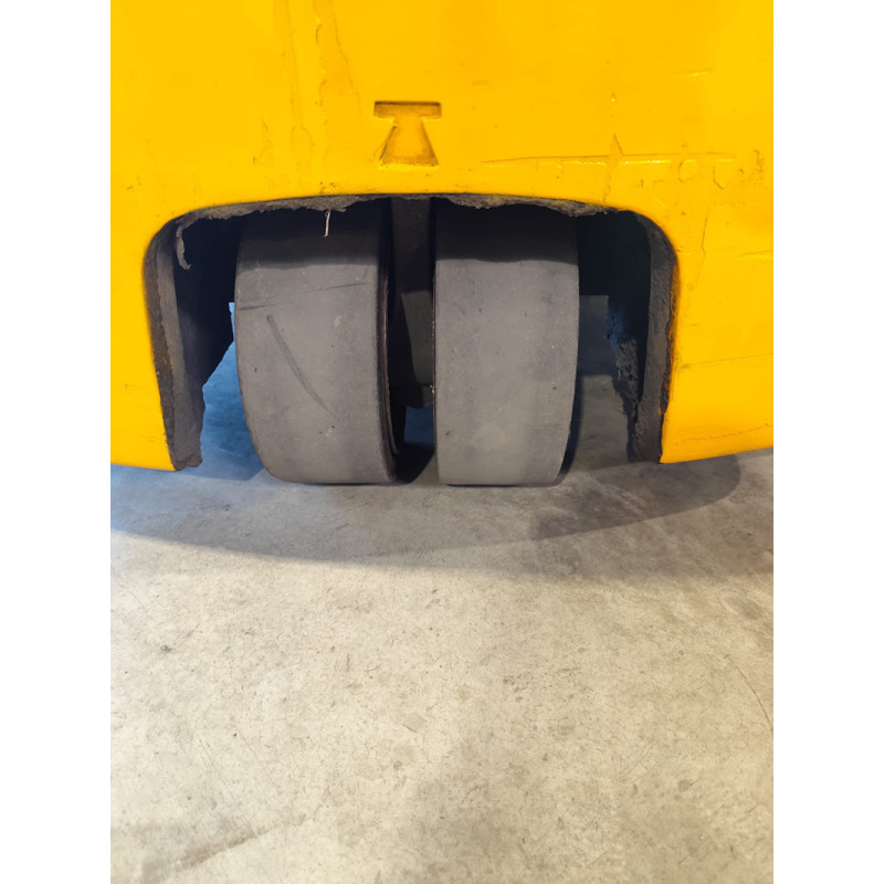 Electrostivuitor Jungheinrich EFG 216k, capacitate 1600 kg, înălțime de ridicare 3300 mm