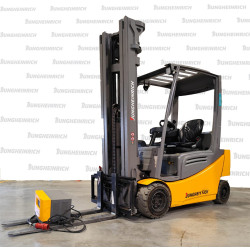 Electrostivuitor Jungheinrich EFG 320, capacitate 2000 kg, înălțime de ridicare 5500 mm