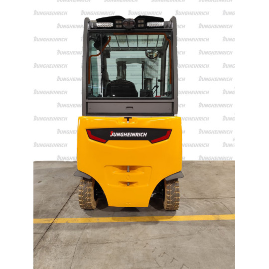 Refurbished electric counterbalance truck - Jungheinrich EFG 425k