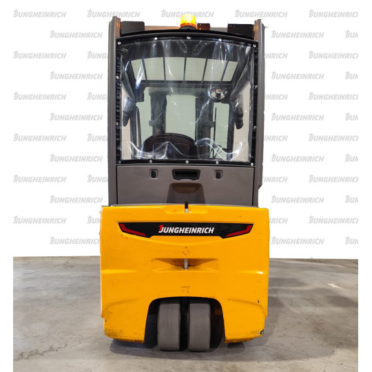 Electrostivuitor Jungheinrich EFG 220, capacitate 2000 kg, înălțime de ridicare 4400 mm