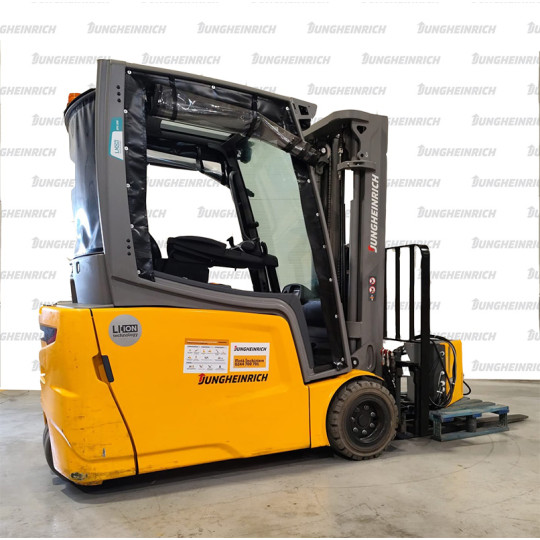 Electrostivuitor Jungheinrich EFG 220, capacitate 2000 kg, înălțime de ridicare 4400 mm