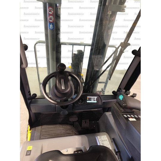 Electrostivuitor Jungheinrich EFG 220, capacitate 2000 kg, înălțime de ridicare 4400 mm