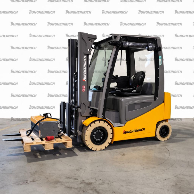 Electrostivuitor Jungheinrich EFG 430k, capacitate 3000 kg, înălțime de ridicare 3100 mm