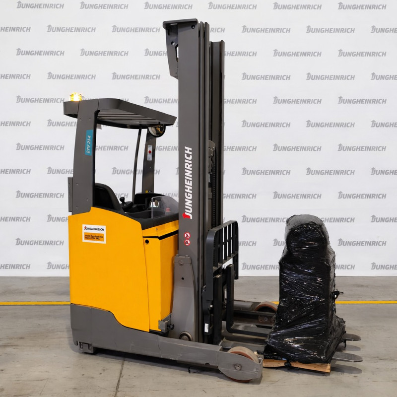 Stivuitor electric Jungheinrich ETV 214, capacitate 1400 kg, catarg triplex, înălțime ridicare 7100 mm