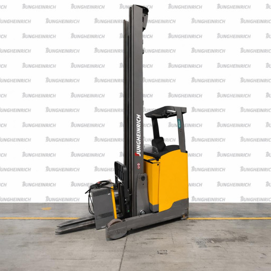 Stivuitor electric Jungheinrich ETV 216, capacitate 1600 kg, catarg triplex, înălțime ridicare 10700 mm