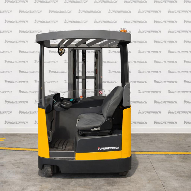 Stivuitor electric Jungheinrich ETV 216, capacitate 1600 kg, catarg triplex, înălțime ridicare 10700 mm