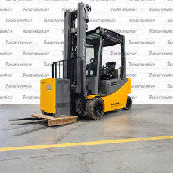 Electrostivuitor Jungheinrich EFG 320, capacitate 2000 kg, înălțime de ridicare 5500 mm