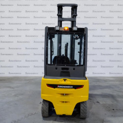 Electrostivuitor Jungheinrich EFG 320, capacitate 2000 kg, înălțime de ridicare 5500 mm