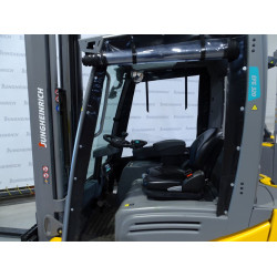 Electrostivuitor Jungheinrich EFG 320, capacitate 2000 kg, înălțime de ridicare 5500 mm