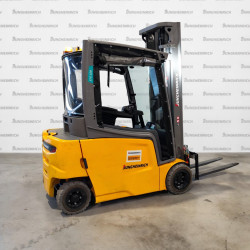 Electrostivuitor Jungheinrich EFG 320, capacitate 2000 kg, înălțime de ridicare 5500 mm