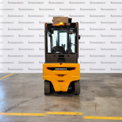 Electrostivuitor Jungheinrich EFG 320, capacitate 2000 kg, înălțime de ridicare 5500 mm