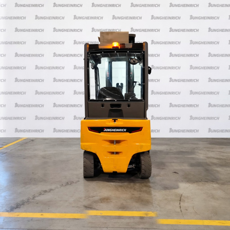 Electrostivuitor Jungheinrich EFG 320, capacitate 2000 kg, înălțime de ridicare 5500 mm
