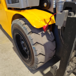 Electrostivuitor Jungheinrich EFG 320, capacitate 2000 kg, înălțime de ridicare 5500 mm