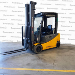 Electrostivuitor Jungheinrich EFG 320, capacitate 2000 kg, înălțime de ridicare 5500 mm