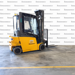 Electrostivuitor Jungheinrich EFG 320, capacitate 2000 kg, înălțime de ridicare 5500 mm