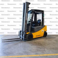 Electrostivuitor Jungheinrich EFG 320, capacitate 2000 kg, înălțime de ridicare 5500 mm