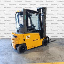 Electrostivuitor Jungheinrich EFG 320, capacitate 2000 kg, înălțime de ridicare 5500 mm