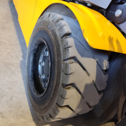 Electrostivuitor Jungheinrich EFG 320, capacitate 2000 kg, înălțime de ridicare 5500 mm