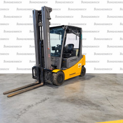 Electrostivuitor Jungheinrich EFG 320, capacitate 2000 kg, înălțime de ridicare 5500 mm