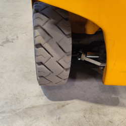 Electrostivuitor Jungheinrich EFG 320, capacitate 2000 kg, înălțime de ridicare 5500 mm