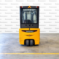 Electrostivuitor Jungheinrich EFG 220, capacitate 2000 kg, înălțime de ridicare 4400 mm