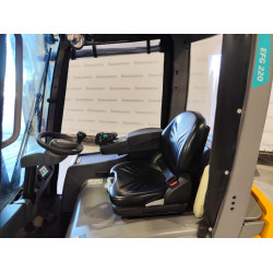 Electrostivuitor Jungheinrich EFG 220, capacitate 2000 kg, înălțime de ridicare 4400 mm