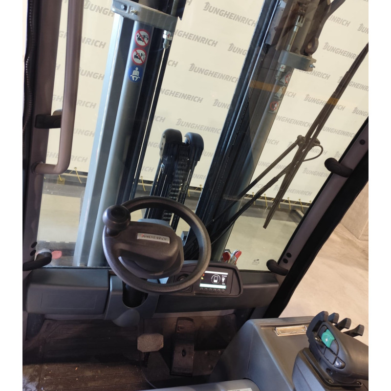 Electrostivuitor Jungheinrich EFG 220, capacitate 2000 kg, înălțime de ridicare 4400 mm