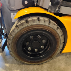 Electrostivuitor Jungheinrich EFG 220, capacitate 2000 kg, înălțime de ridicare 4400 mm