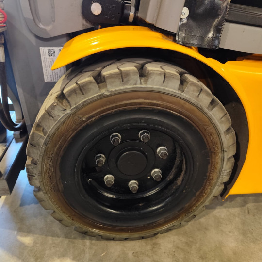 Electrostivuitor Jungheinrich EFG 220, capacitate 2000 kg, înălțime de ridicare 4400 mm