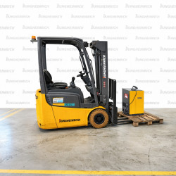 Electrostivuitor Jungheinrich EFG 115, capacitate 1500 kg, înălțime de ridicare 4500 mm