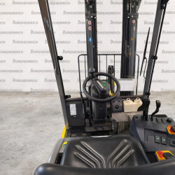 Electrostivuitor Jungheinrich EFG 115, capacitate 1500 kg, înălțime de ridicare 4500 mm