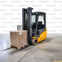 Electrostivuitor Jungheinrich EFG 215, capacitate 1500 kg, înălțime de ridicare 4800 mm