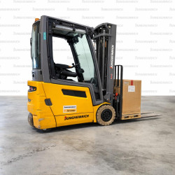 Electrostivuitor Jungheinrich EFG 215, capacitate 1500 kg, înălțime de ridicare 4800 mm