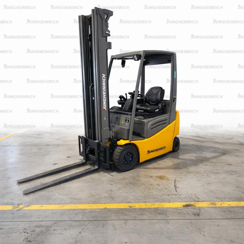 Electrostivuitor Jungheinrich EFG 215, capacitate 1500 kg, înălțime de ridicare 6000 mm
