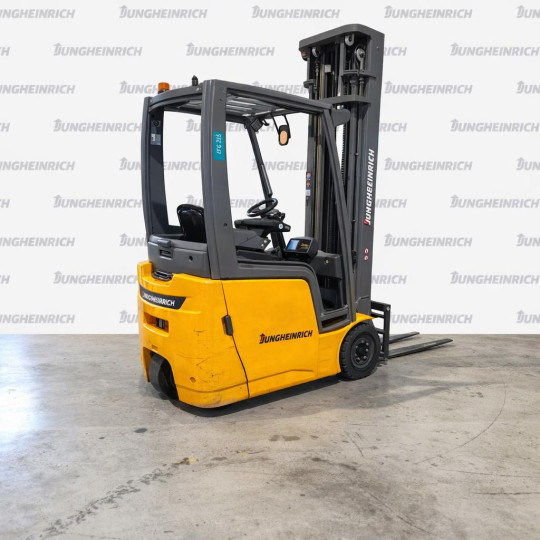 Electrostivuitor Jungheinrich EFG 215, capacitate 1500 kg, înălțime de ridicare 6000 mm