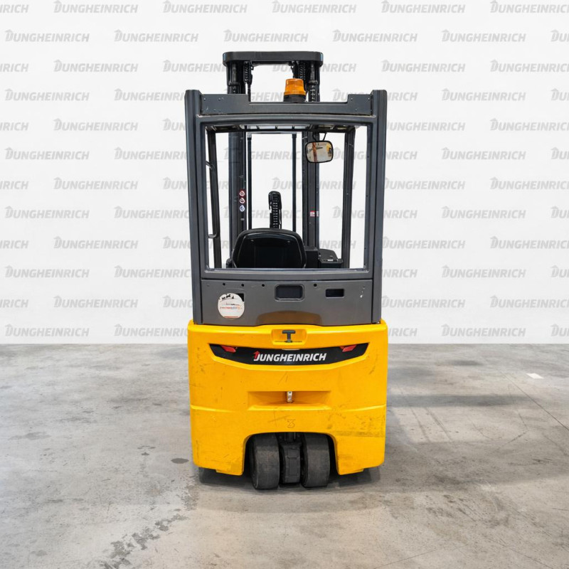 Electrostivuitor Jungheinrich EFG 215, capacitate 1500 kg, înălțime de ridicare 6000 mm