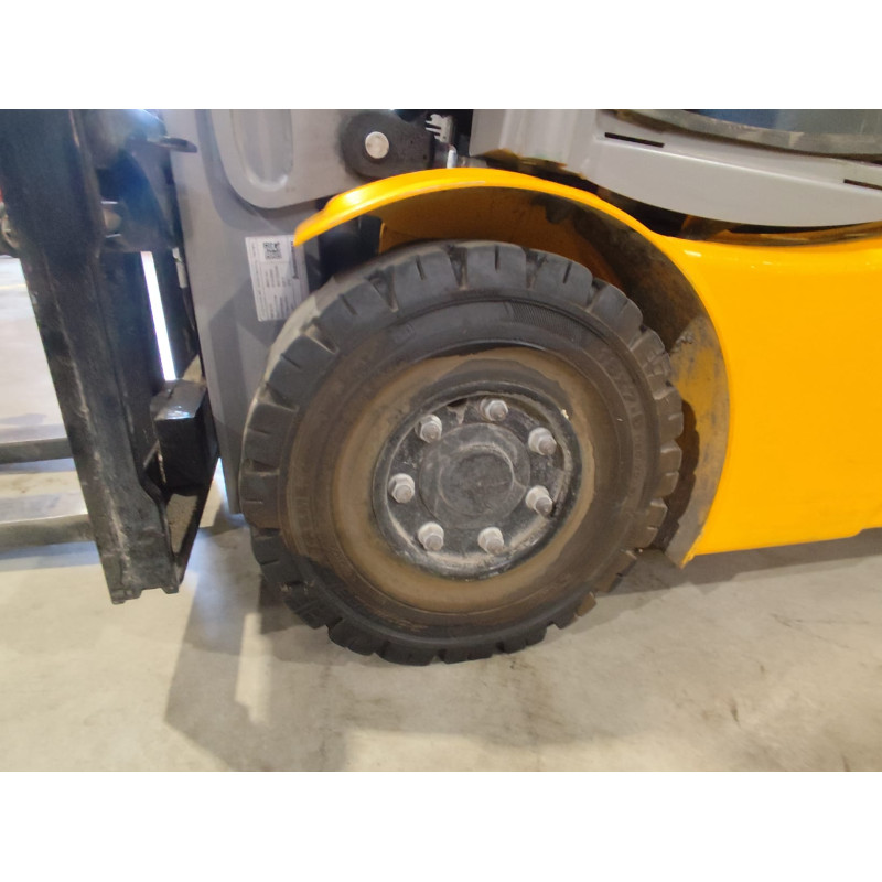 Electrostivuitor Jungheinrich EFG 215, capacitate 1500 kg, înălțime de ridicare 6000 mm
