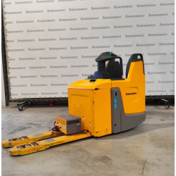 Transpalet electric cu platformă Jungheinrich ERE 120, capacitate 2000 kg