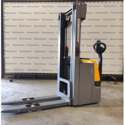 Transpalet electric cu catarg Jungheinrich EJC 112 - Jungheinrich shop !