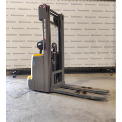Transpalet electric cu catarg Jungheinrich EJC 112 - Jungheinrich shop !