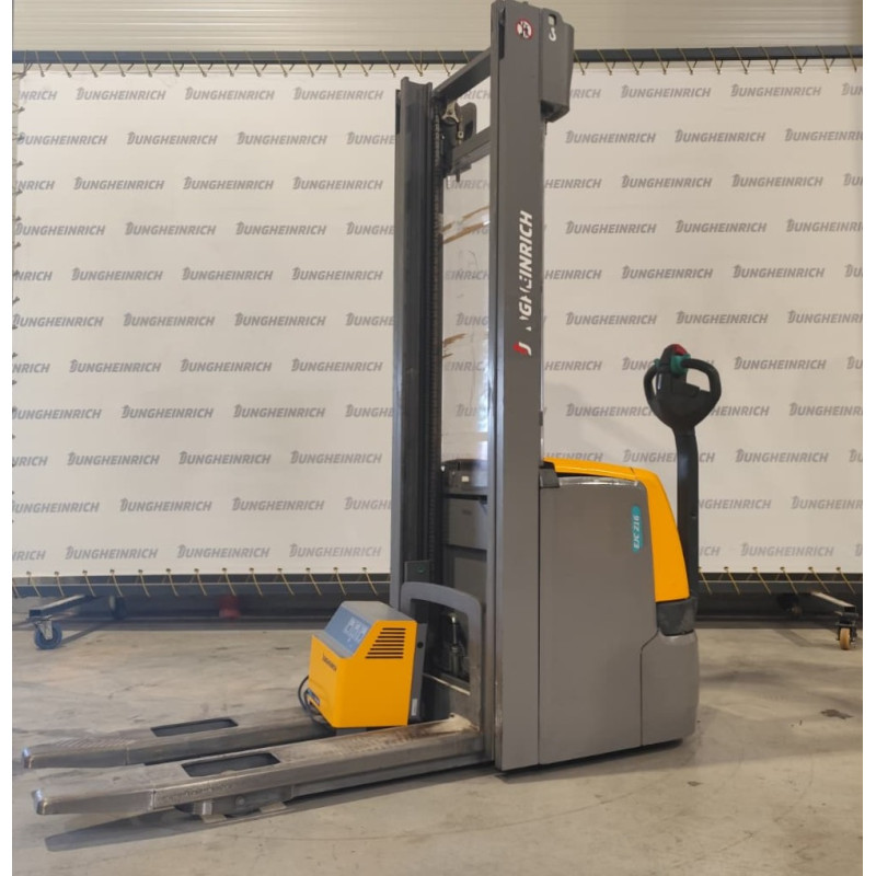 Transpalet electric cu catarg Jungheinrich EJC 216