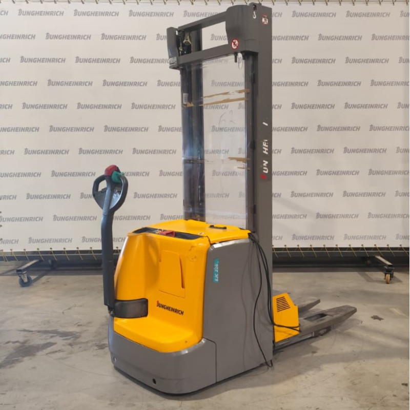 Transpalet electric cu catarg Jungheinrich EJC 216